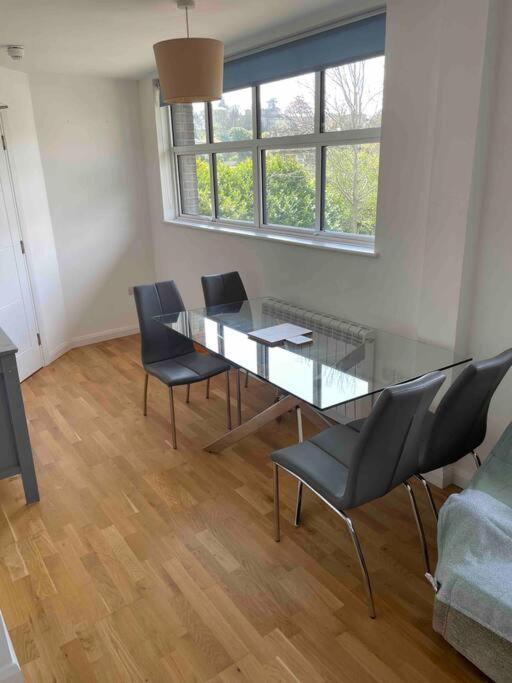 באת' 2 Bed City Centre Flat מראה חיצוני תמונה