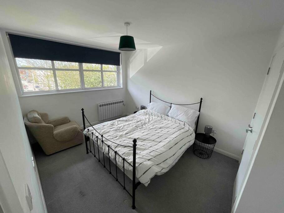 באת' 2 Bed City Centre Flat מראה חיצוני תמונה