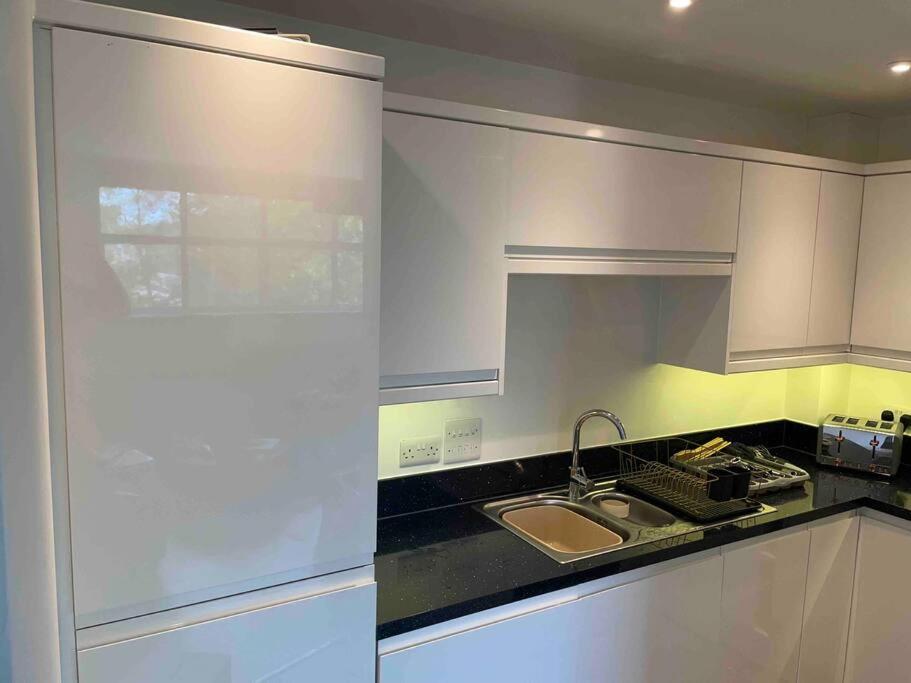 באת' 2 Bed City Centre Flat מראה חיצוני תמונה